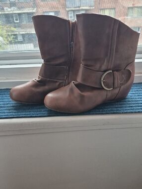 Size 9 Ardene Women's Brown Mid-Calf Buckle Boot